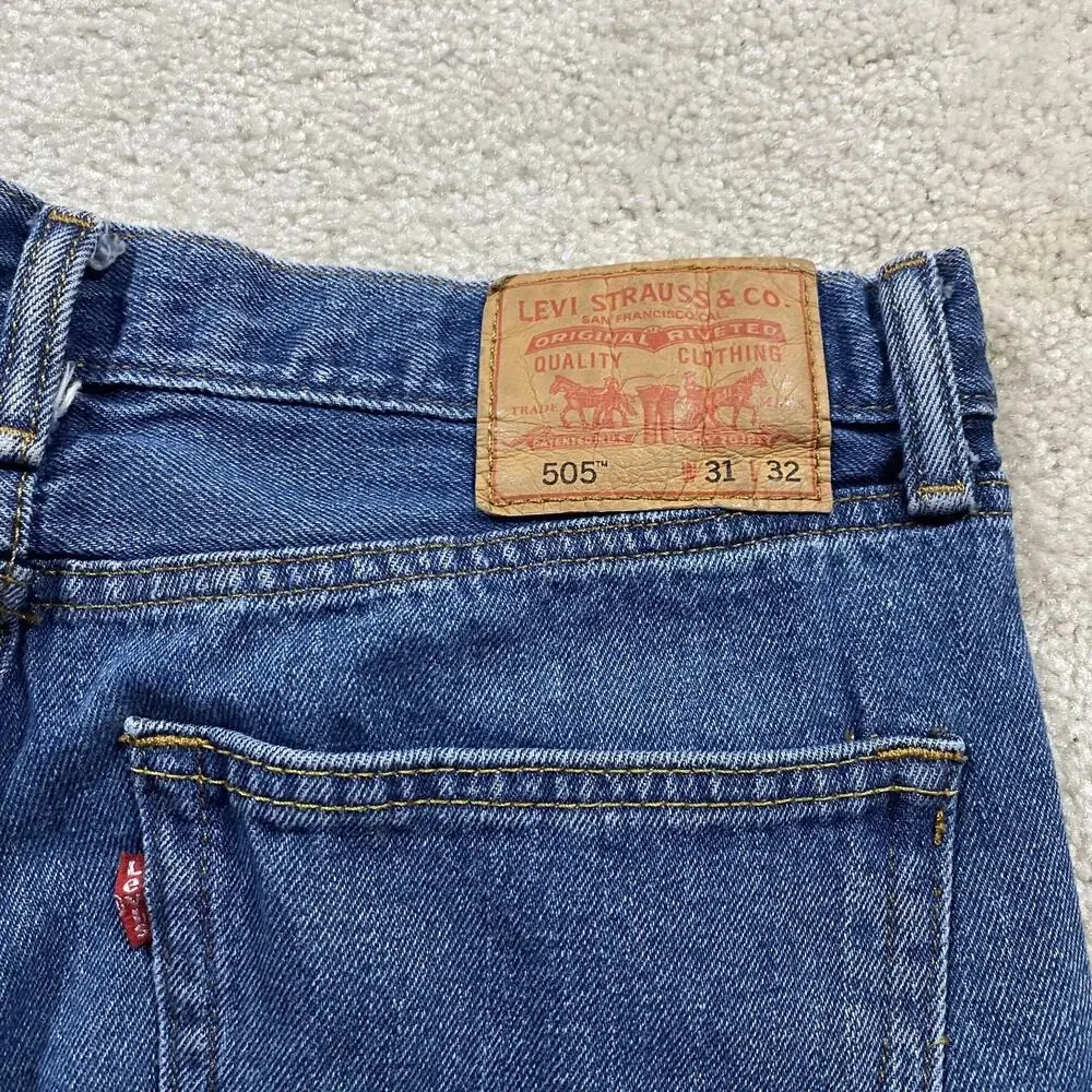 Levis 505 Jeans Mens 31x32 Blue Medium Wash Straight Zip Fly Regular Fit Denim